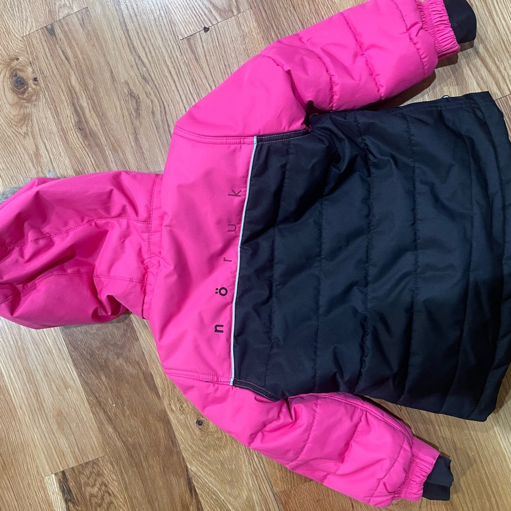 Noruk girls winter down filled coat. Size 2T but fits like 4T - Picture 2 of 7